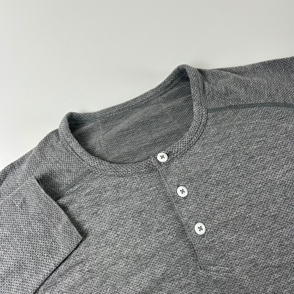 Lululemon Mens L Metal Vent Tech Button Athletic Henley Long Sleeve Shirt Gray